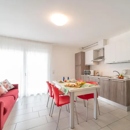 Elegant Monica Two Bedroom C6 Sleeps 6