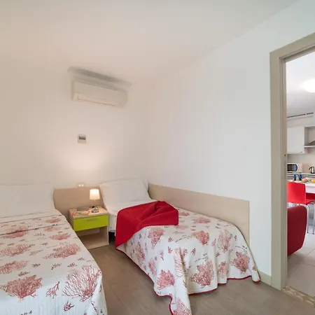 Elegant Monica Two Bedroom C6 Sleeps 6 *