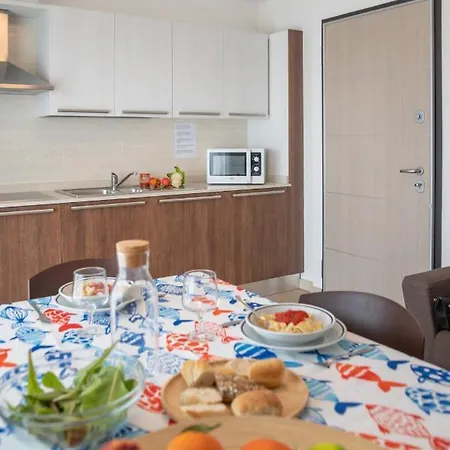 Elegant Monica Two Bedroom C6 Sleeps 6