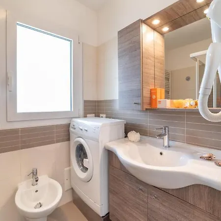 Apartmán Elegant Monica Two Bedroom C6 Sleeps 6 *