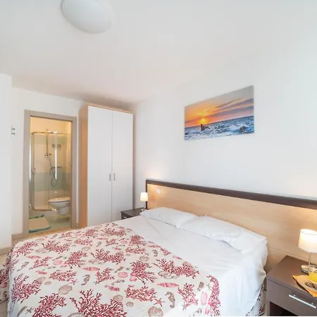 Apartmán Elegant Monica Two Bedroom C6 Sleeps 6