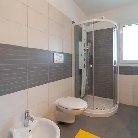 Elegant Monica Two Bedroom C6 Sleeps 6 Lignano Sabbiadoro